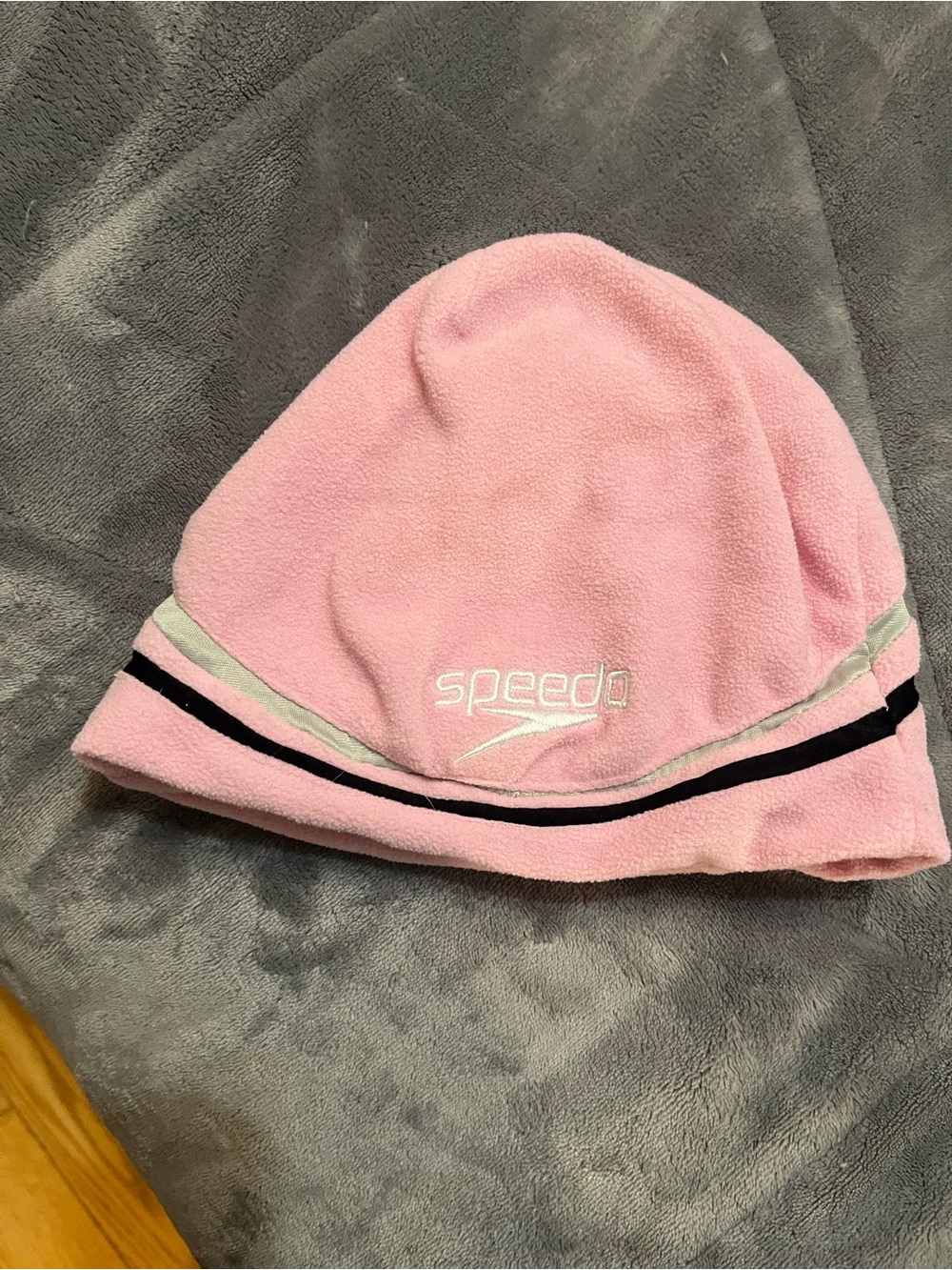 Speedo wool ladies Beanie with Black and Light Gray Stripes